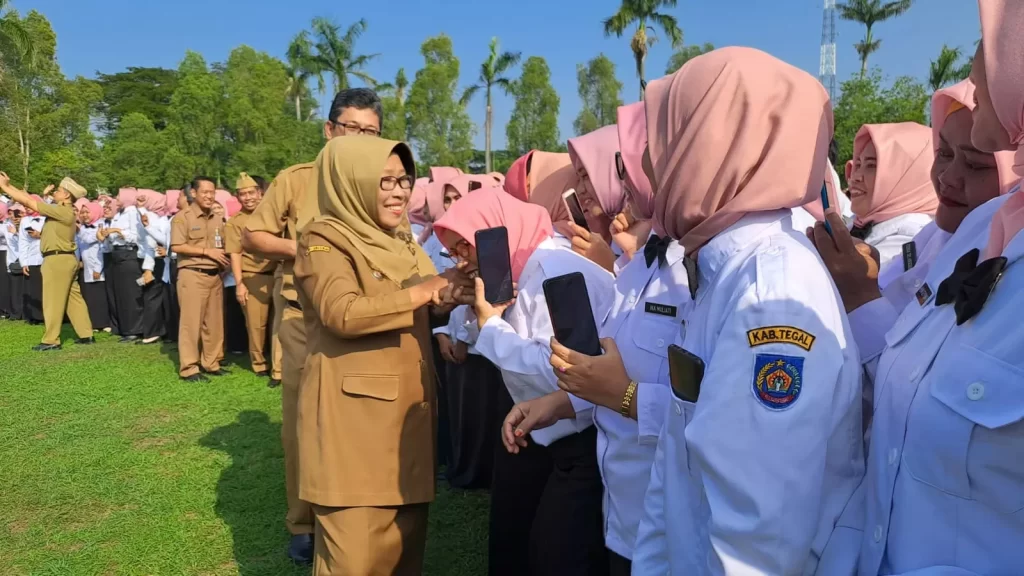 Atribut Seragam ASN Terbaru! Aturan Resmi 2025 PNS & PPPK 1 peraturan atribut seragam asn