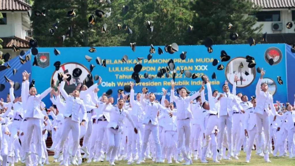 Wajib Tahu Lulusan IPDN Jadi Apa? Ini 5 Peluangnya! 3 lulusan ipdn jadi apa setelah lulus