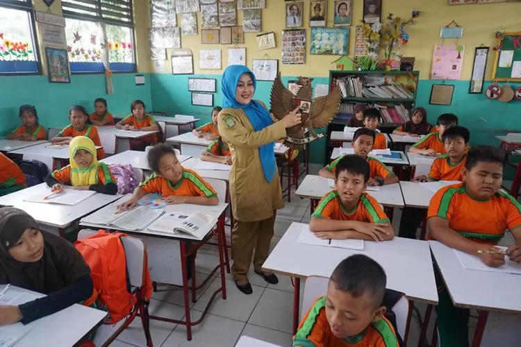 Info Resmi BKN! Guru PNS Pensiun Usia 60 Sampai 70 Tahun! 2 guru pns pensiun umur