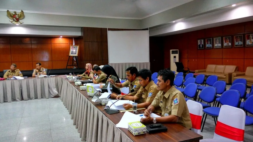 Pemerintah Konfirmasi Pemberian Uang Saku Rapat PNS Akan Dihilangkan Mulai 2026 2 uang saku rapat dan pulsa pns