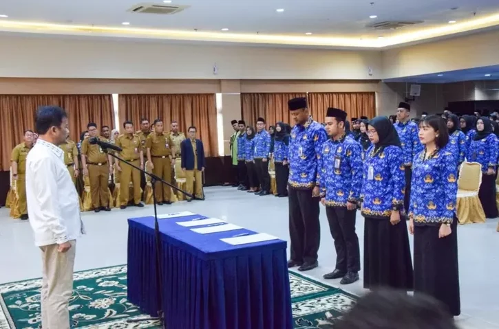 Wajib Tahu! 7 Perbedaan PNS dan PPPK: Status, Hak, Gaji! 2 perbedaan pns dan pppk dari segi masa kerja