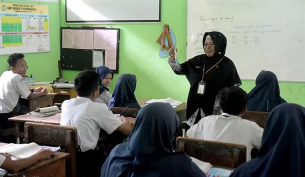 Kabar Gembira ! Insentif Guru Honorer 2025 Cair Agustus! 3 cara mendapatkan insentif guru honorer