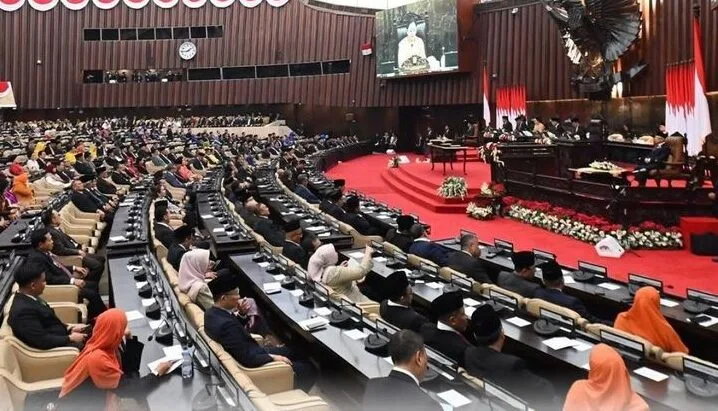 DPR Target 3.500 ASN Pindah ke IKN 2025! Wajib Cek Disini! 1 asn pindah ke ikn
