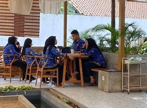 hukuman untuk pns bolos kerja