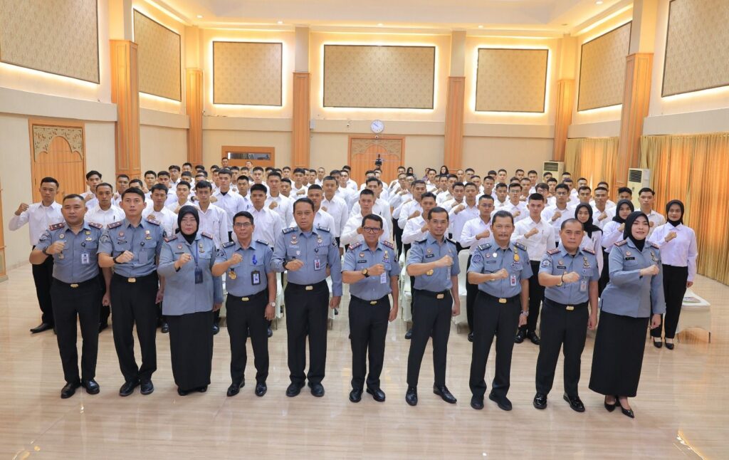 Formasi CPNS Kemenkumham Lulusan SMA Penuh Peluang 2 penjaga tahanan kemenkumham