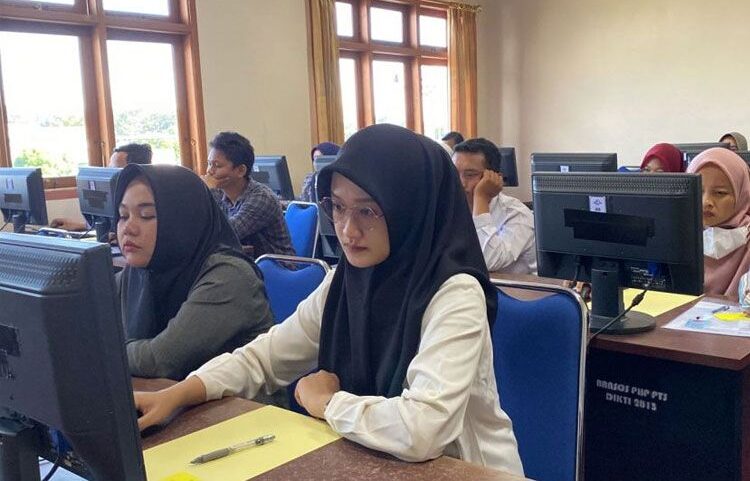 Kenali 4 Perbedaan PPG Prajabatan dan Dalam Jabatan 2 pendidikan profesi guru dalam jabatan