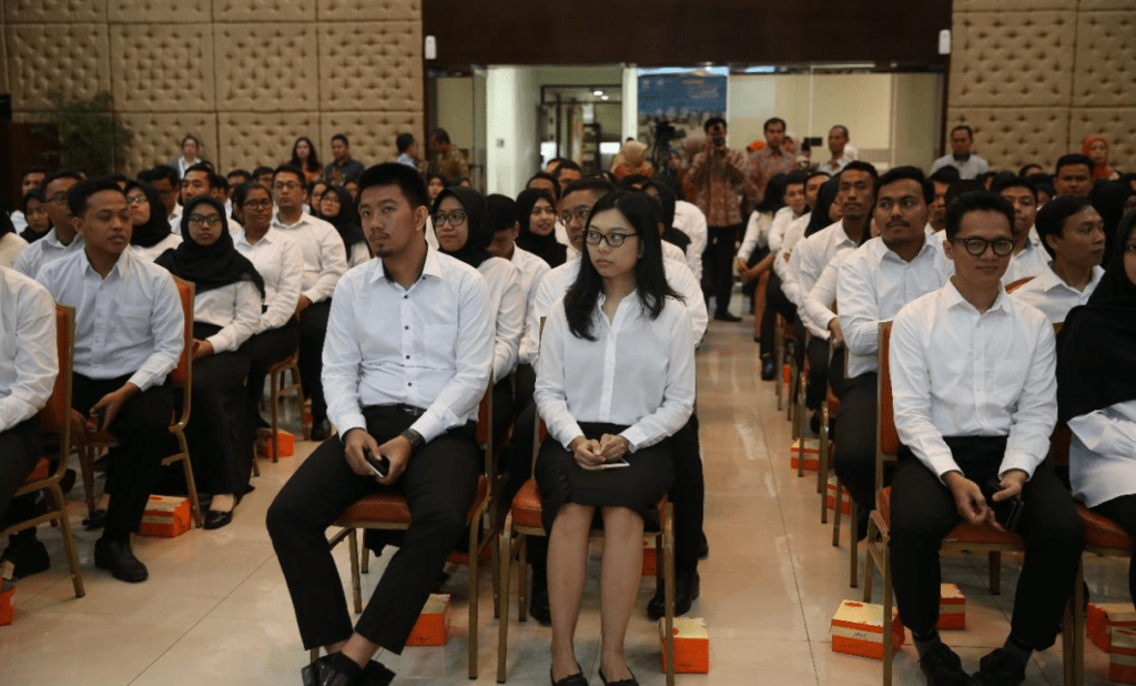 analis standardisasi ahli pertama adalah
