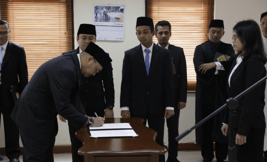6 Tugas Analis Hukum Ahli Pertama, Pahami Dulu Sebelum Daftar! 2 analis hukum ahli pertama tugasnya apa